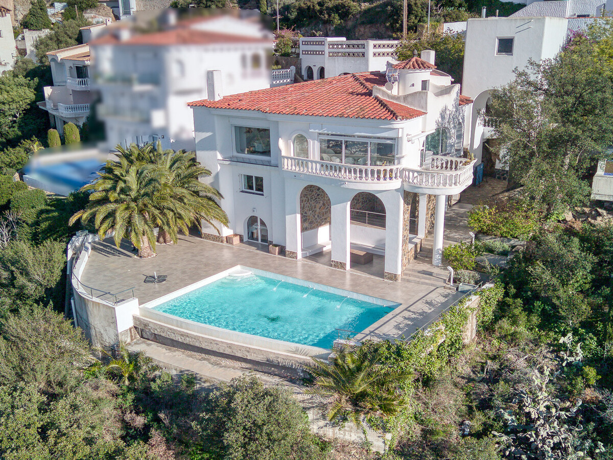 Villa méditerranéenne 5 ch, piscine débordement à Roses - Photo 1