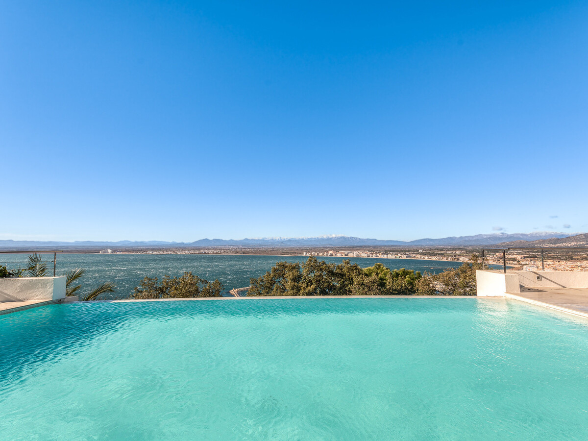Villa méditerranéenne 5 ch, piscine débordement à Roses - Photo 2