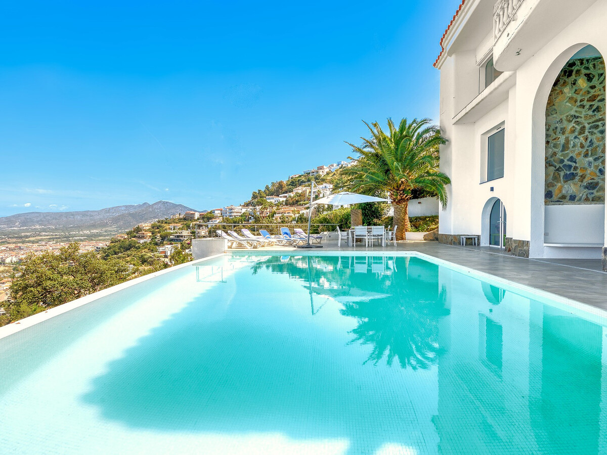 Villa méditerranéenne 5 ch, piscine débordement à Roses - Photo 3