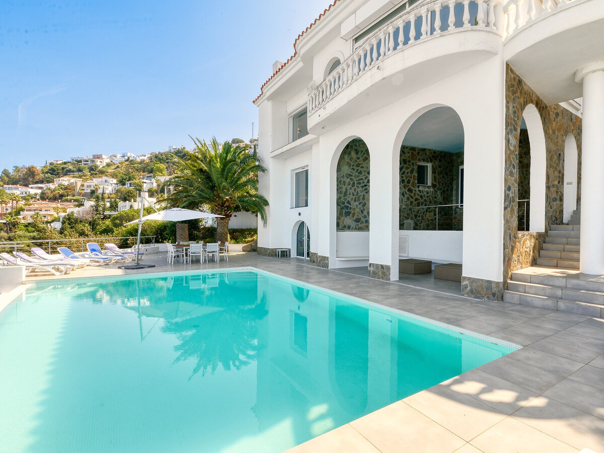 Villa méditerranéenne 5 ch, piscine débordement à Roses - Photo 5
