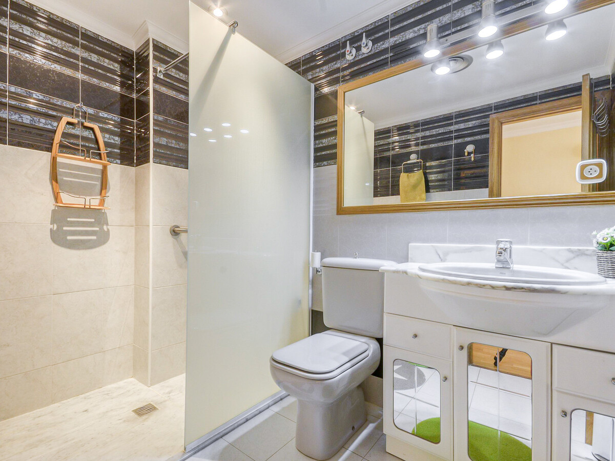 Appartement 84 m² face plage avec terrasse et parking - Photo 15