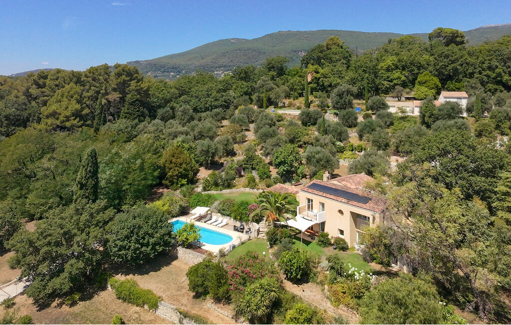 Maison 5 chambres avec piscine à Châteauneuf-Grasse - Photo 1