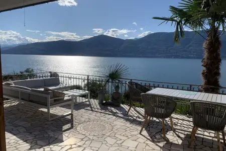 Location maison à Portovaltravaglia, Vue sur le lac Monte Sole