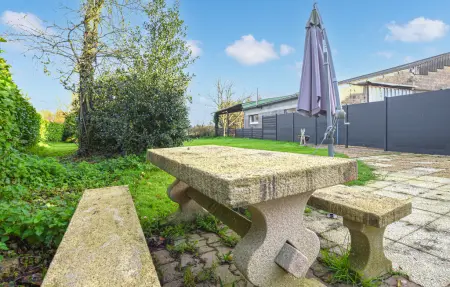Maison en pierre du 17e siècle avec jardin à Portbail : photo 2