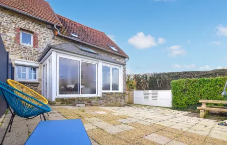 Maison en pierre du 17e siècle avec jardin à Portbail : photo 7