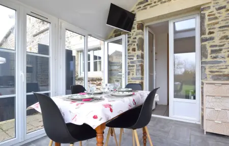 Maison en pierre du 17e siècle avec jardin à Portbail : photo 11
