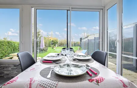 Maison en pierre du 17e siècle avec jardin à Portbail : photo 12