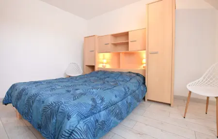Maison en pierre du 17e siècle avec jardin à Portbail : photo 19