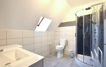 Maison en pierre du 17e siècle avec jardin à Portbail : photo 22