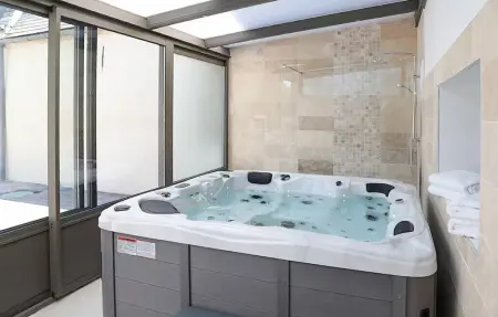 Maison 16e siècle avec jacuzzi et étang à Thun-Saint-Martin : photo 2