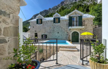 Location maison à Baska Voda