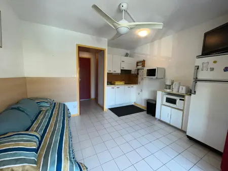 Location appartement à Sète, Studio-cabine avec loggia vitrée et garage privé à 200m de la plage