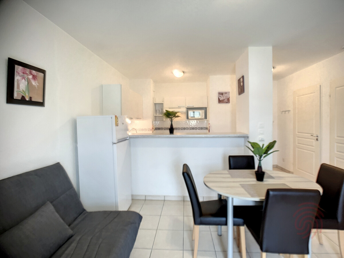 F2 41 m² climatisé, terrasse, animaux acceptés - Photo 3