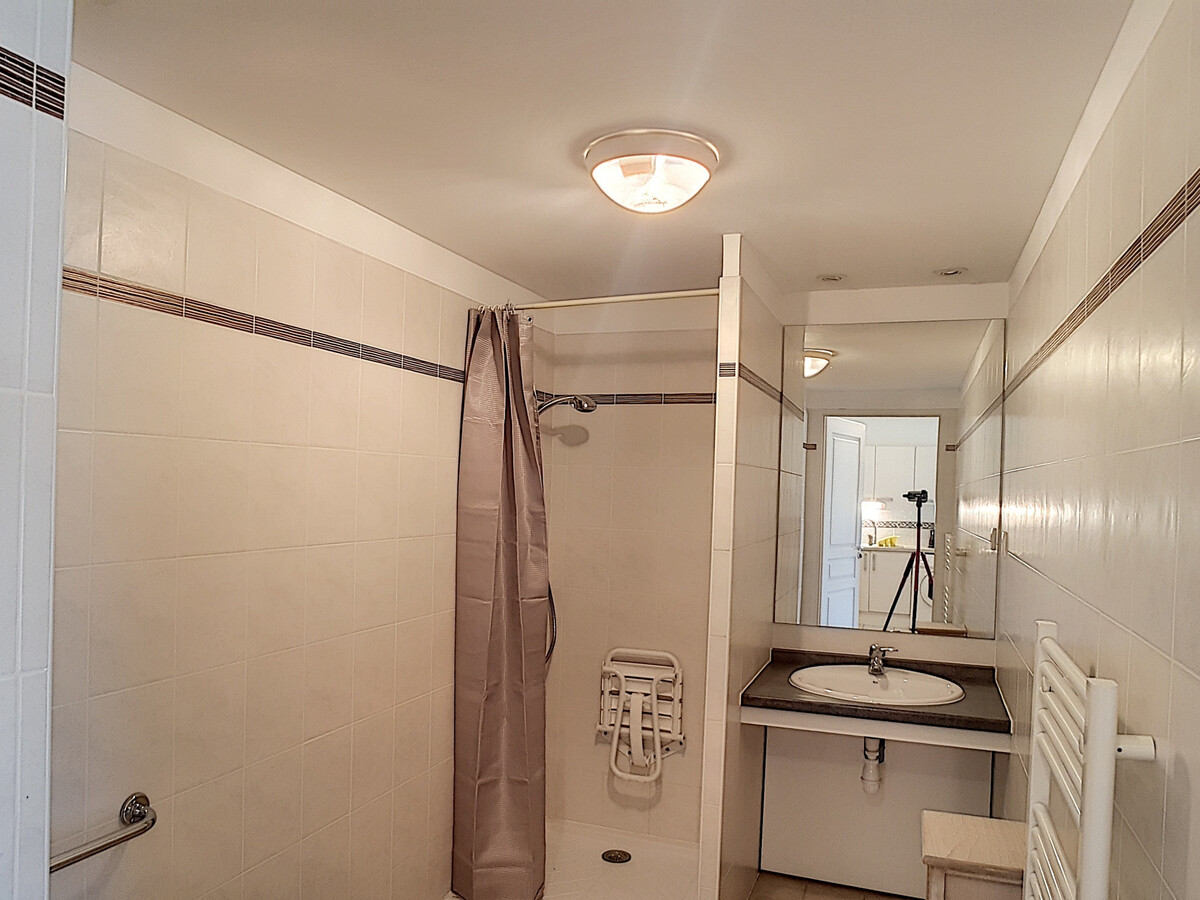 F2 41 m² climatisé, terrasse, animaux acceptés - Photo 10