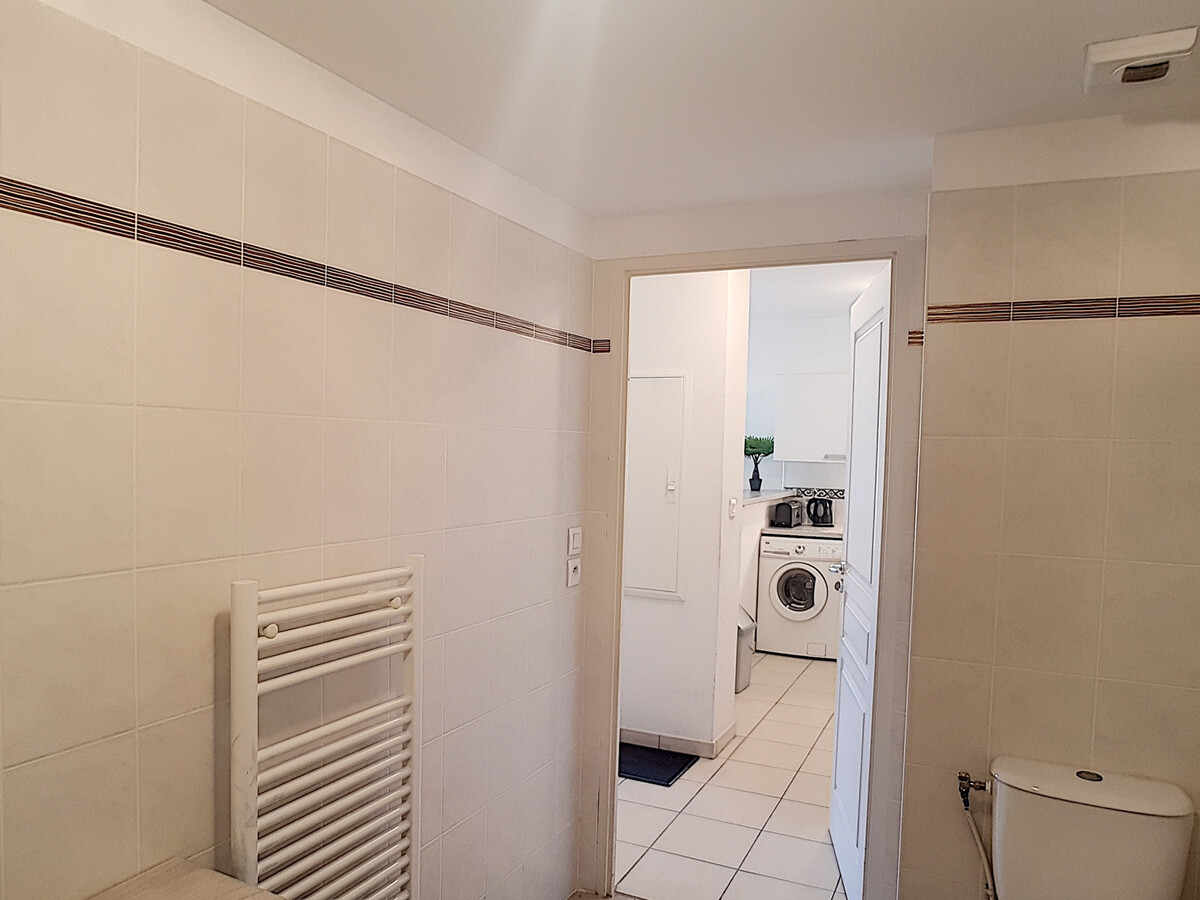 F2 41 m² climatisé, terrasse, animaux acceptés - Photo 11
