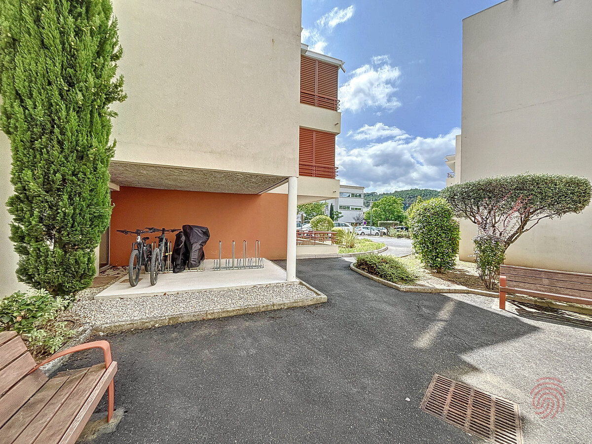 F2 41 m² climatisé, terrasse, animaux acceptés - Photo 13