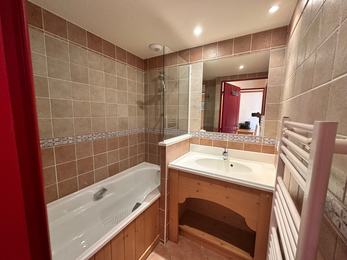 Appartement 4 pers, pied des pistes avec balcon, parking inclus - Photo 3