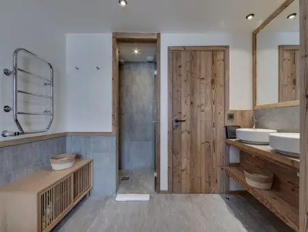 Chalet Élégant au Pied des Pistes à Val d'Isère - Photo 9