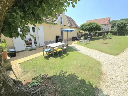Location gite à Vitrac, Maison en Dordogne avec Terrasse et Jardin, proche de Sarlat