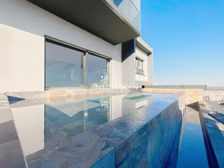 Villa contemporaine vue mer et piscine débordement - Photo 1