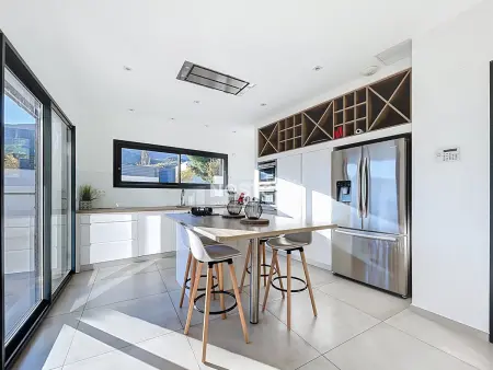 Villa contemporaine vue mer et piscine débordement - Photo 6