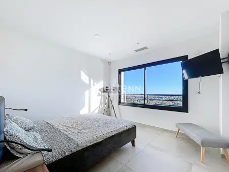 Villa contemporaine vue mer et piscine débordement - Photo 9