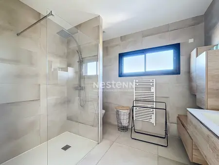 Villa contemporaine vue mer et piscine débordement - Photo 10