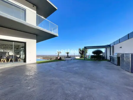 Villa contemporaine vue mer et piscine débordement - Photo 17