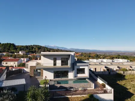 Villa contemporaine vue mer et piscine débordement - Photo 25