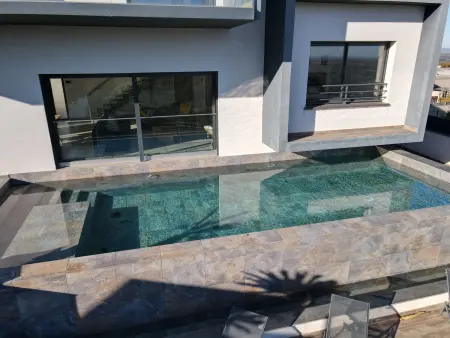 Villa contemporaine vue mer et piscine débordement - Photo 27