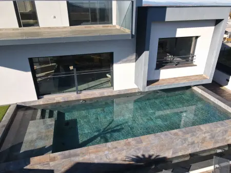 Villa contemporaine vue mer et piscine débordement - Photo 28