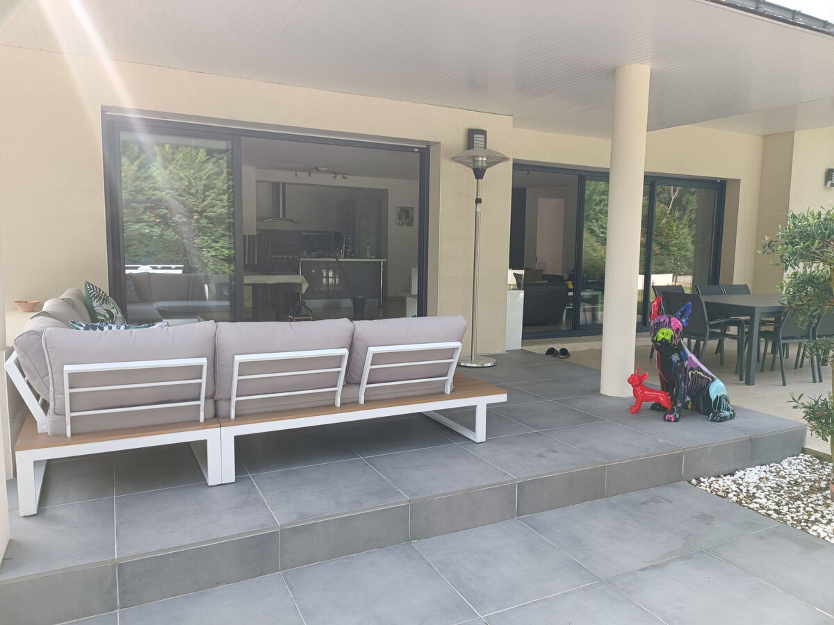 Maison plain pied 130 m² avec garage, jardin et table de ping pong - Photo 3