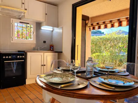 Appartement 2 pièces Hyères avec jardin et piscine : photo 3