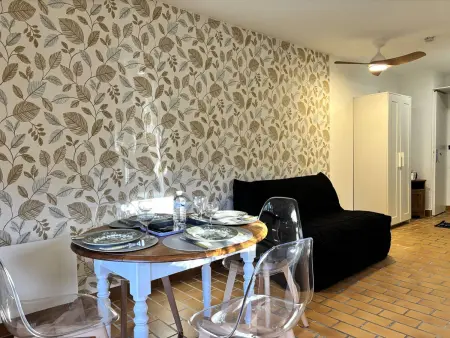 Appartement 2 pièces Hyères avec jardin et piscine : photo 5