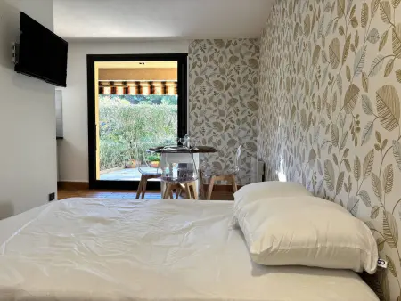 Appartement 2 pièces Hyères avec jardin et piscine : photo 7