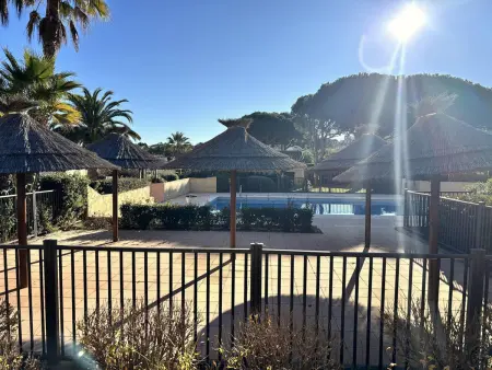 Appartement 2 pièces Hyères avec jardin et piscine : photo 12