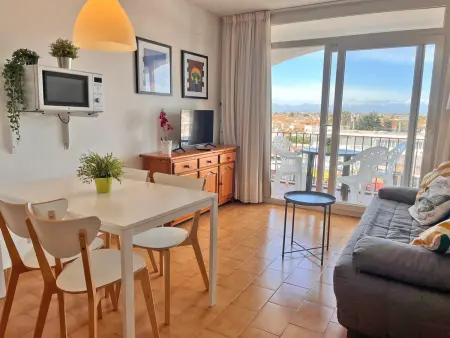 Location appartement à Empuriabrava, Appartement à Empuriabrava pour 4 personnes, terrasse, piscine commune, à 300m de la plage