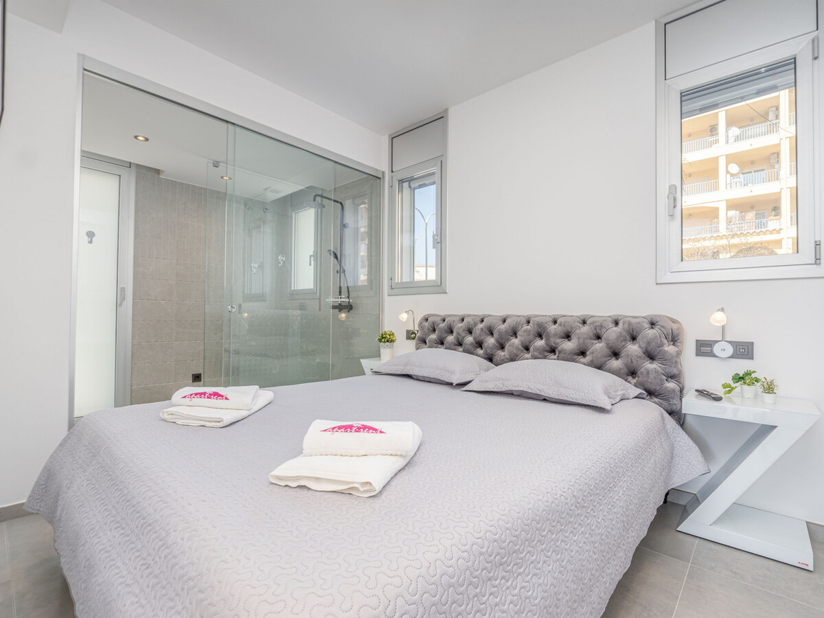 Appartement 3 chambres Roses, piscine et parking couvert - Photo 5