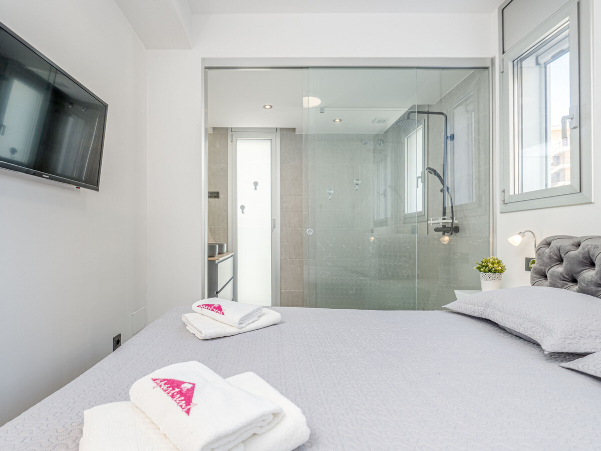 Appartement 3 chambres Roses, piscine et parking couvert - Photo 9