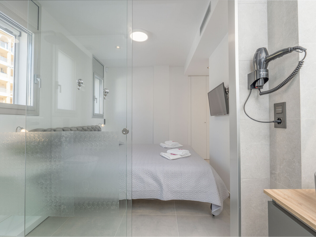 Appartement 3 chambres Roses, piscine et parking couvert - Photo 10