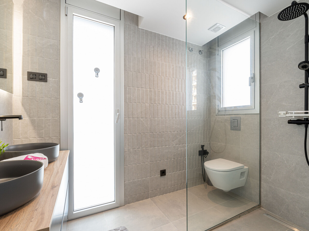 Appartement 3 chambres Roses, piscine et parking couvert - Photo 11