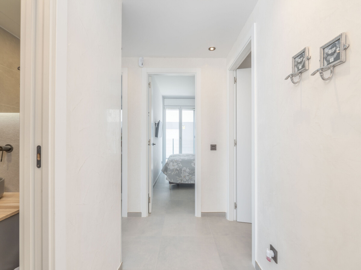Appartement 3 chambres Roses, piscine et parking couvert - Photo 14