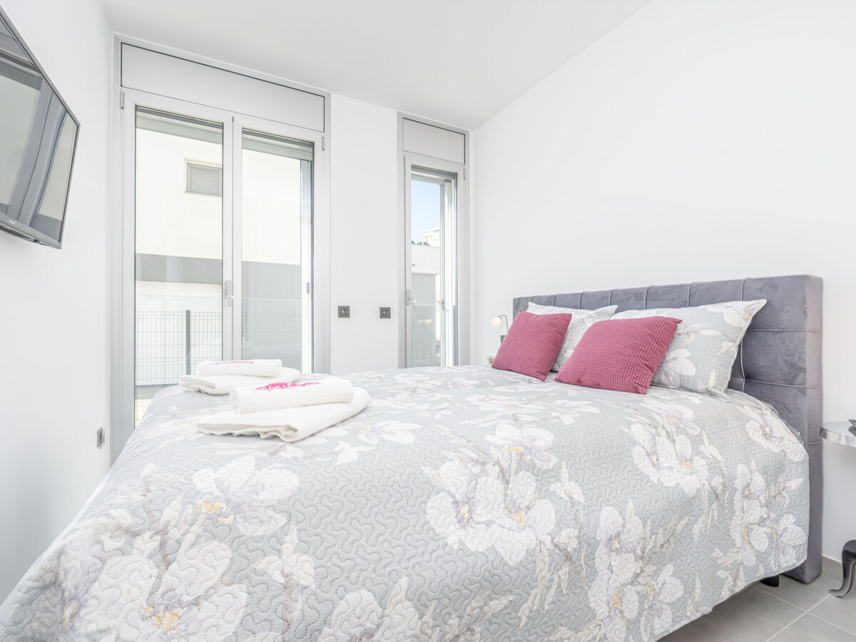 Appartement 3 chambres Roses, piscine et parking couvert - Photo 15