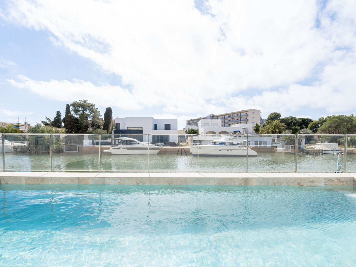 Appartement 3 chambres Roses, piscine et parking couvert - Photo 22