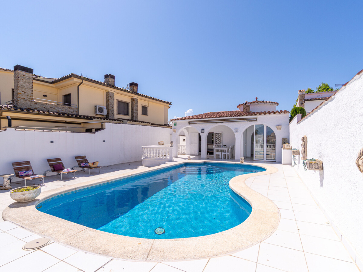 Villa 5 chambres à Empuriabrava avec piscine et amarrage - Photo 1