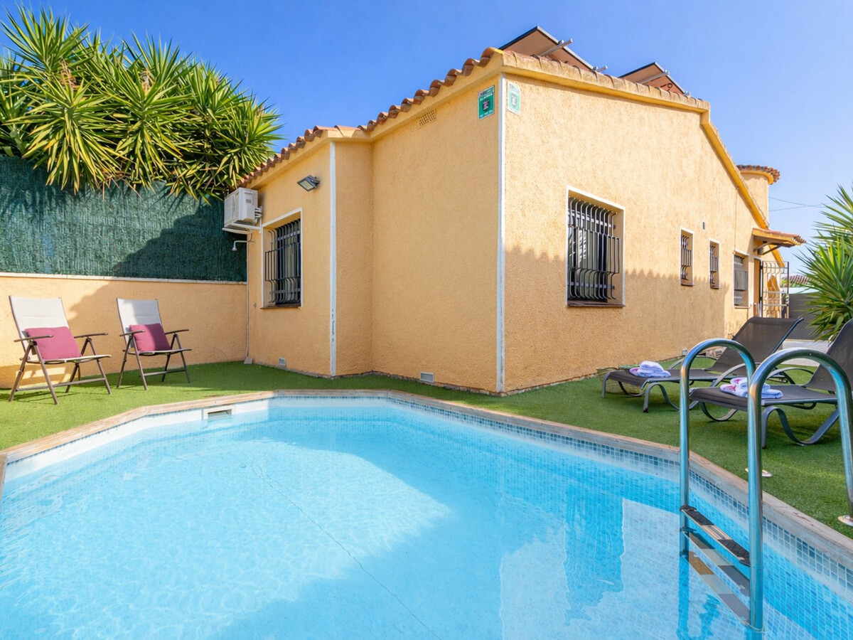 Villa 68 m² Empuriabrava, 2 chambres, piscine privée - Photo 1
