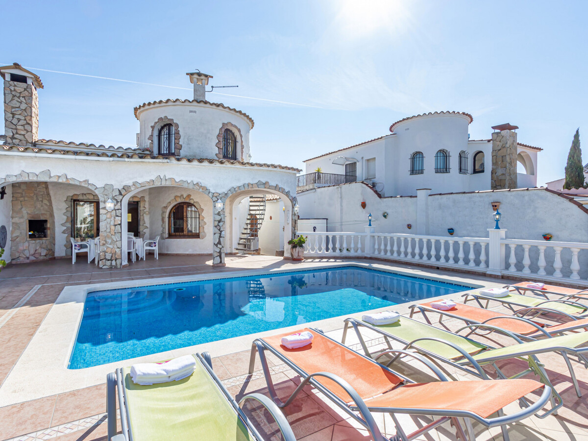 Villa 3 chambres avec piscine et amarrage à Empuriabrava - Photo 1