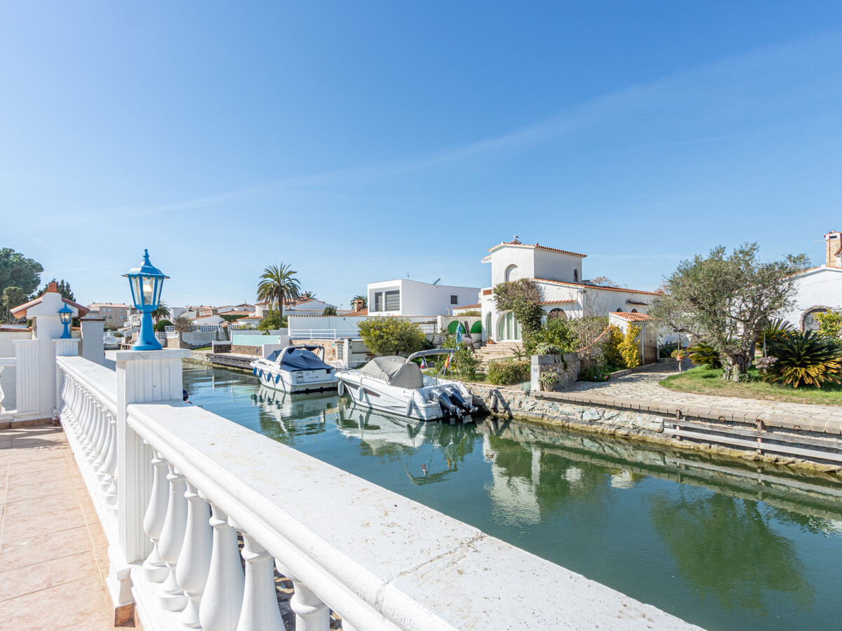 Villa 3 chambres avec piscine et amarrage à Empuriabrava - Photo 24