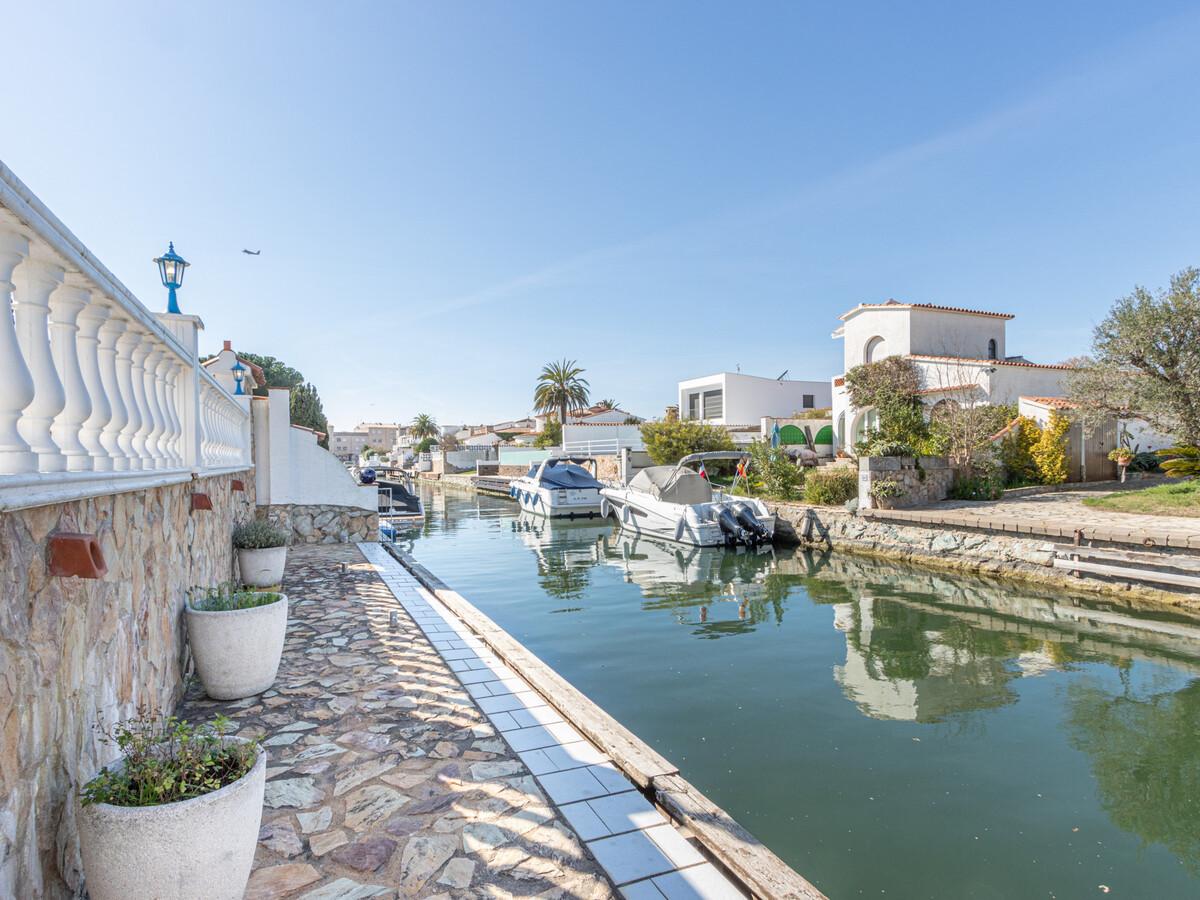 Villa 3 chambres avec piscine et amarrage à Empuriabrava - Photo 29