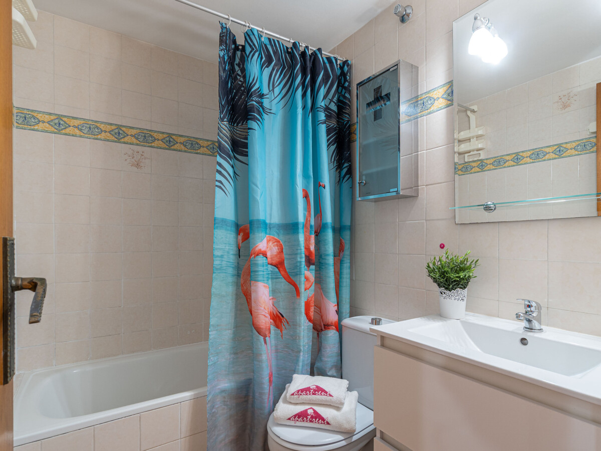 Appartement familial 2 chambres proche plage, climatisation, animaux admis - Photo 14